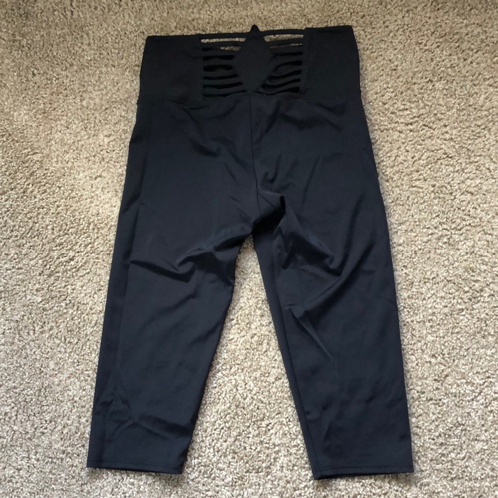 Onzie crop yoga leggings